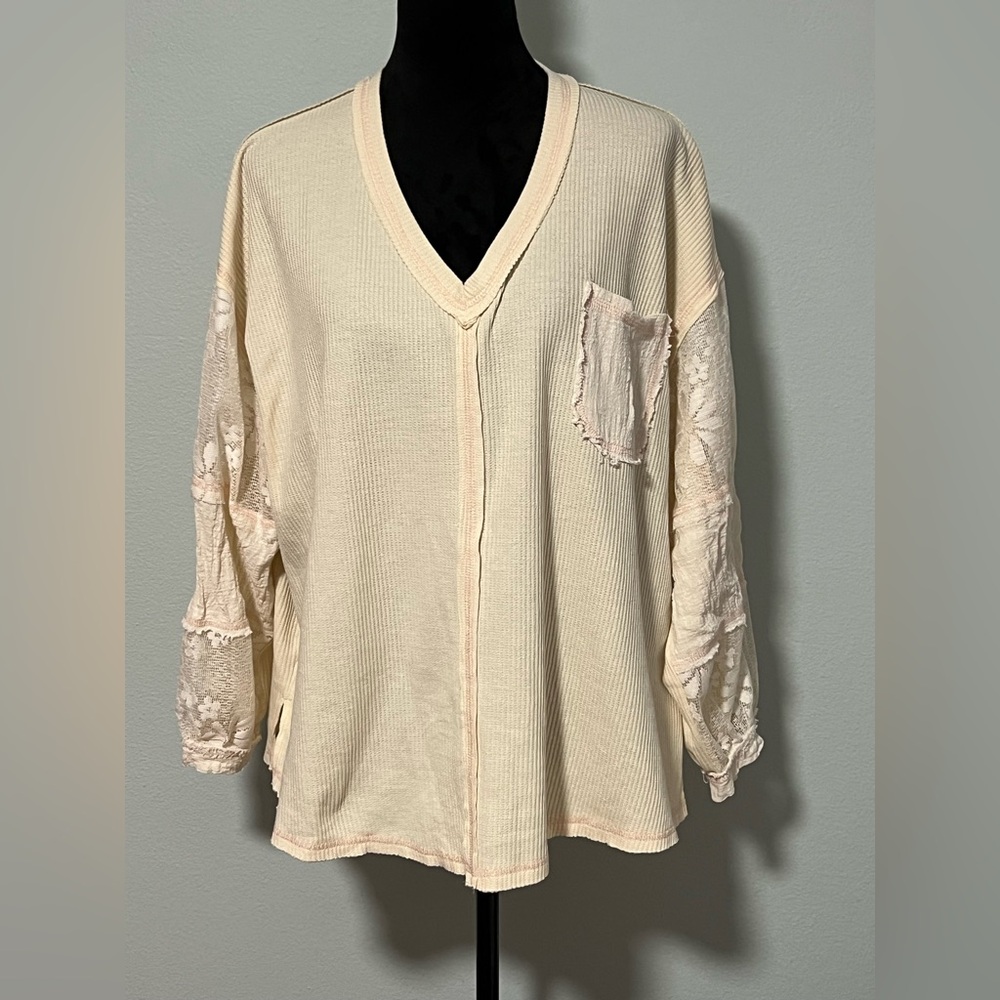 POL Women’s Cream V Neck Oversized Waffle Knit Lace Sleeve Top - S